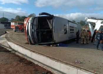 Tres muertos y quince heridos deja volcamiento de bus en la vía Panamericana, en Popayán