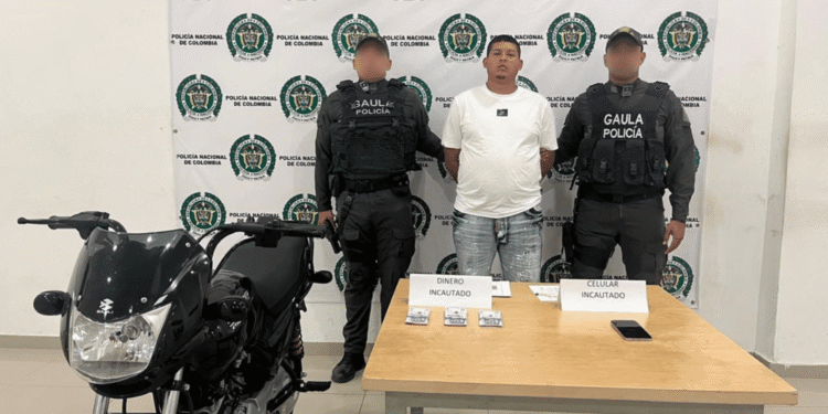 Capturan en Riohacha a presunto integrante de las “Autodefensas Conquistadores de la Sierra Nevada” por extorsión a comerciantes