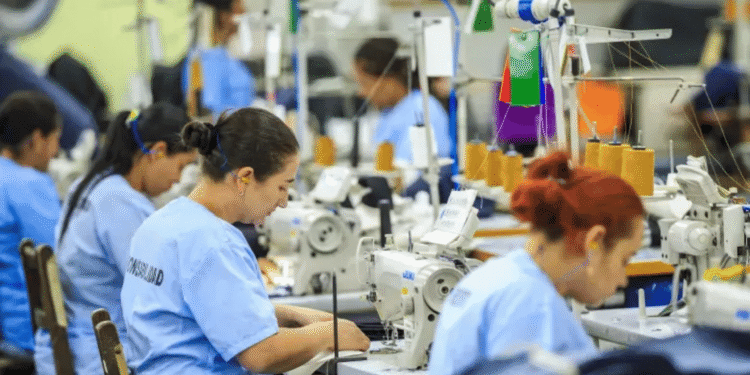 Gobierno elimina temporalmente arancel del 10% para insumos del sector textil y genera debate empresarial