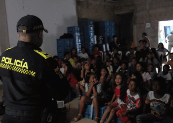 Policía Nacional refuerza la prevención del ciberacoso con jornada pedagógica para niños, niñas y adolescentes en Riohacha