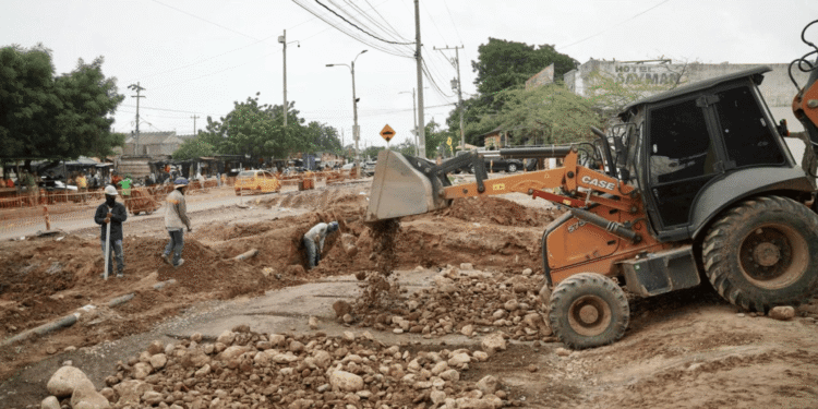 Avanza con éxito la obra de mejoramiento urbanístico en Riohacha: comunidad y transportistas destacan los resultados