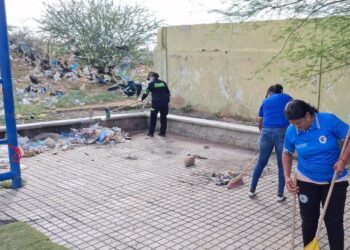 Policía Comunitaria de Uribia lidera jornada de convivencia y limpieza