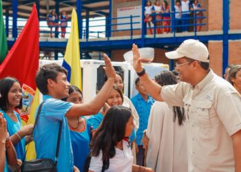 Gobernador de La Guajira lanza en Albania el programa “Pinta tu colegio” para mejorar las instituciones educativas del departamento