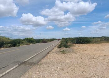 Restablecen movilidad tras bloqueo de más de seis horas en la vía Manaure–El Pájaro