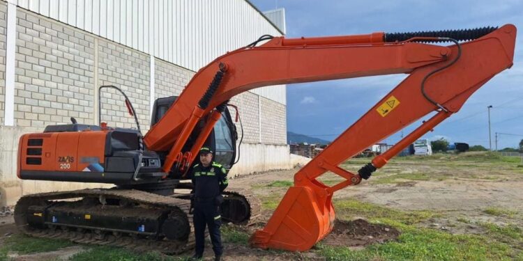 Incautan excavadora sin documentación durante control aduanero en Ciénaga