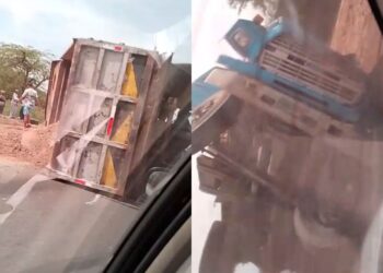 Camión cargado de arena se volcó en la vía Riohacha–Maicao: solo hubo daños materiales