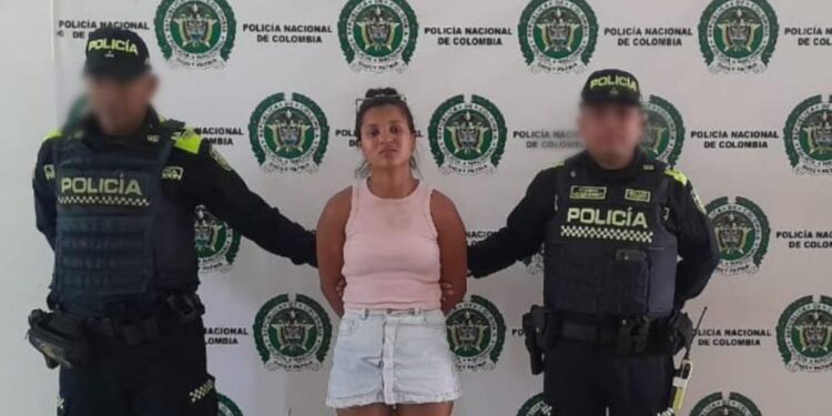 Capturan en Riohacha a mujer señalada de causar daños durante una riña en el barrio José Antonio Galán
