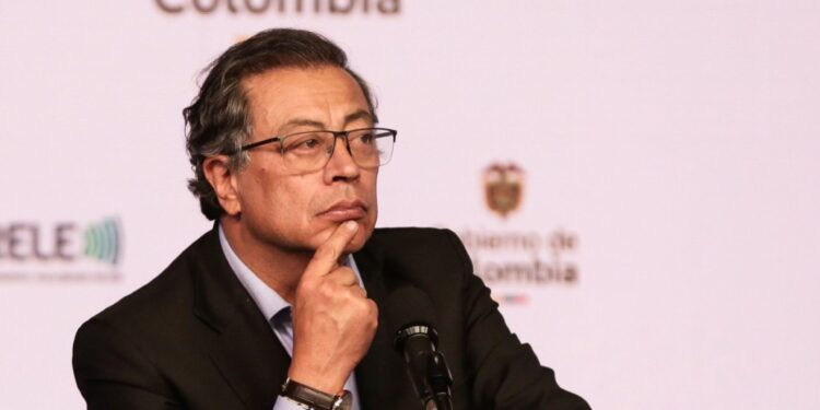 Consejo Nacional Electoral sanciona la campaña Petro Presidente por violación topes electorales