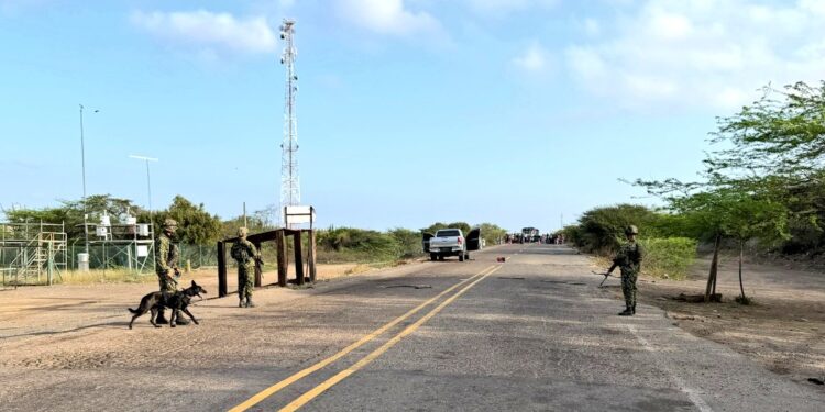 Policía y Ejército repelen ataque armado contra estación en Cuatro Vías
