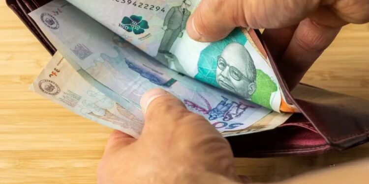 Gremios empresariales proponen aumento del 7,21% al salario mínimo para 2026