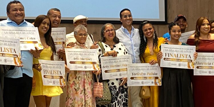 Betty Martínez Fajardo recibe el Premio Departamental de Cultura 2025