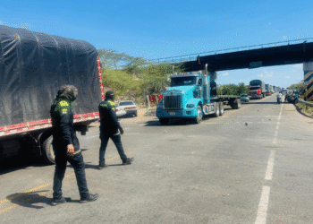 Restablecen movilidad en Cuatro Vías tras más de 10 horas de bloqueo en la vía Riohacha–Maicao