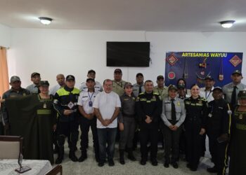 Policía Guajira entrega 20 reconocimientos a empresas y guardas por su aporte a la seguridad en el departamento
