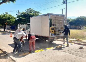 Refuerzan seguridad vial en Villanueva con nuevos resaltos y señalización en puntos críticos