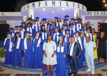 Institución Educativa Comfamiliar de La Guajira celebra la graduación de 29 estudiantes en Hatonuevo