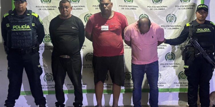 Policía recupera camión hurtado en Maicao y captura a tres presuntos implicados