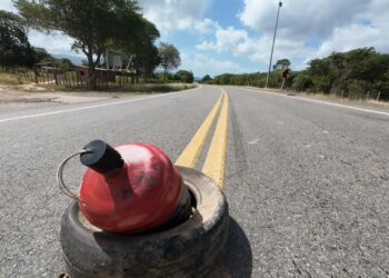 Ejército neutraliza artefacto explosivo en la vía Albania–Maicao