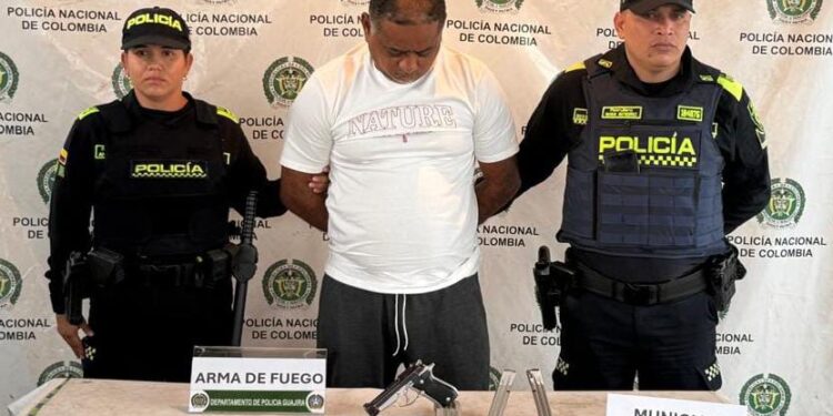 Capturan a una persona por porte de arma de fuego en allanamiento a vivienda en Maicao