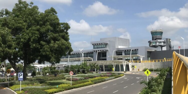 Retoman operación en el aeropuerto de Barranquilla tras incidente con aeronave de carga