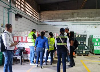 Decomisan más de 3.000 botellas de licor sin estampillas en bodega mayorista de Valledupar