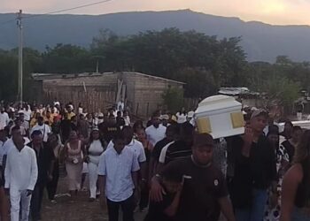 Familiares y amigos despiden a Edilmer Duarte, víctima de accidente de tránsito en la vía Albania – Cuestecitas