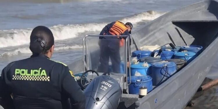 Rescatan a tres costarricenses, incluido un menor, tras quedar a la deriva en el Atlántico