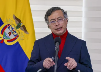 Presidente Gustavo Petro anuncia “salario mínimo vital” para 2026