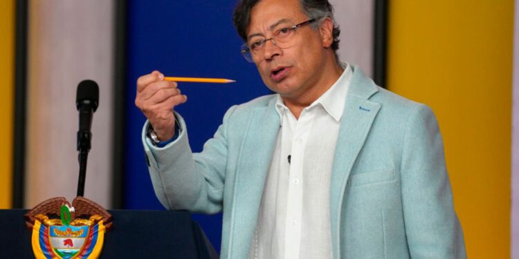 Gobierno decreta emergencia económica tras hundimiento de la ley de financiamiento