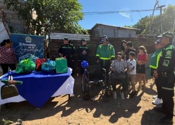 Policía Nacional fortalece la gestión comunitaria con entrega solidaria en Maicao