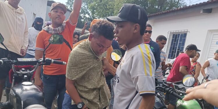 Comunidad retiene a presunto implicado en el homicidio de una niña de 3 años en Mingueo