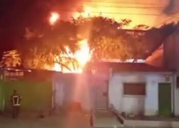 Incendio consume fábrica de colchones en Malambo, Atlántico