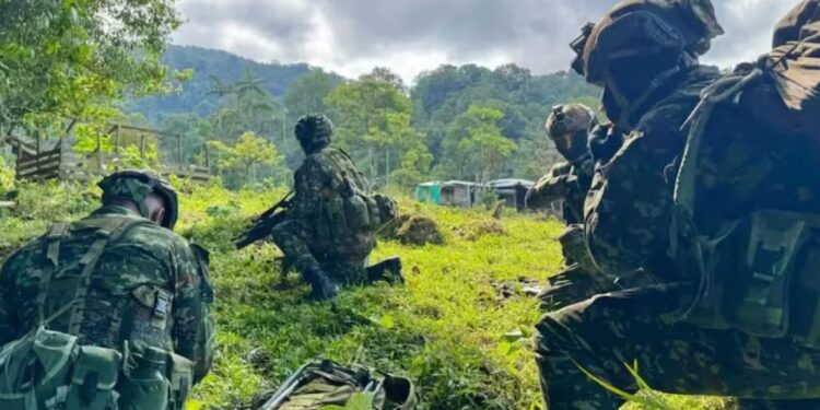 Dos heridos deja enfrentamiento entre Ejército y hombres armados en Zona Bananera