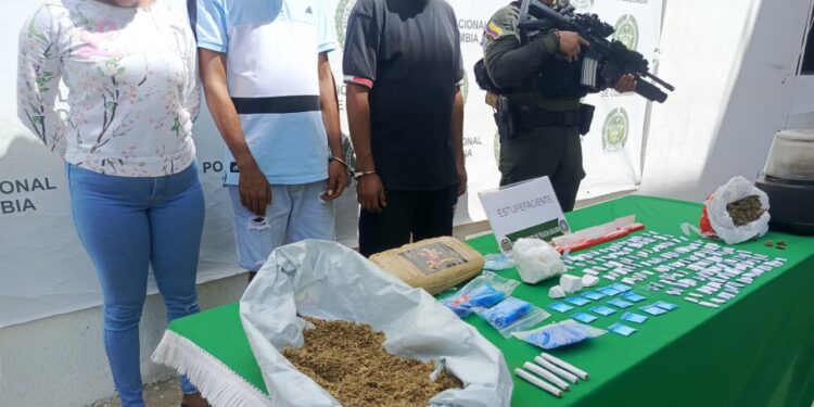 Capturan a tres personas por tráfico de estupefacientes en la Comuna 5 de Riohacha