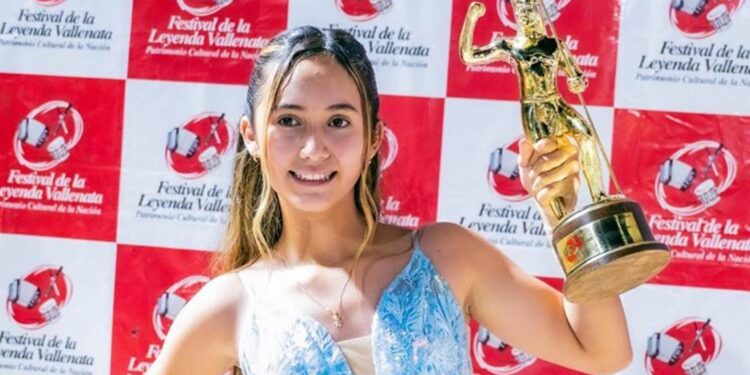 María José Arias Pérez, reina del acordeón con cinco coronas