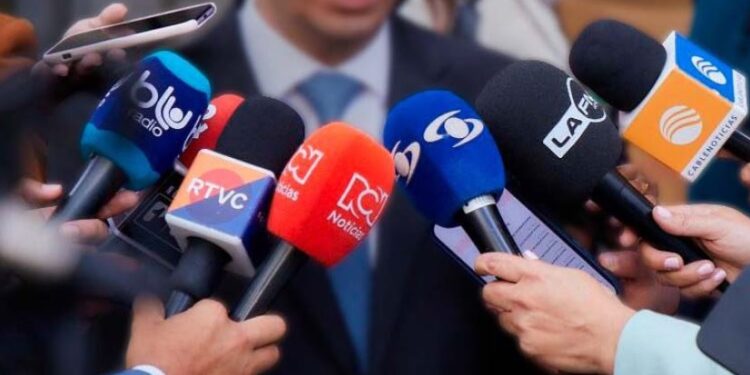 El papel de los medios como el cuarto poder en Colombia