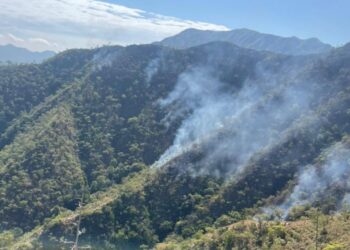 Incendio forestal se propaga en la Sierra Nevada y genera alerta en comunidades indígenas