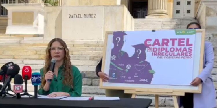 Catherine Juvinao denuncia presunto “cartel de diplomas irregulares” en 16 entidades del Gobierno nacional