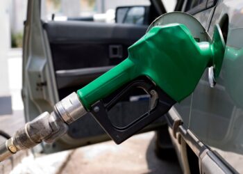 Gobierno anuncia reducción de $500 en el precio de la gasolina a partir de febrero