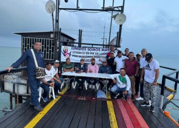 Protesta de trabajadores en el muelle turístico de Riohacha por presunto incumplimiento laboral