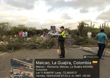 Comunidad wayuu bloquea la vía Riohacha–Maicao en protesta por el arrollamiento de uno de sus miembros