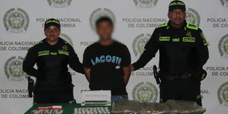 Capturan a presunto expendedor de estupefacientes y aprehenden a un menor en operativo policial en Riohacha