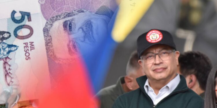 El alza del salario mínimo y la caída de Maduro son temas de opinión y tensión