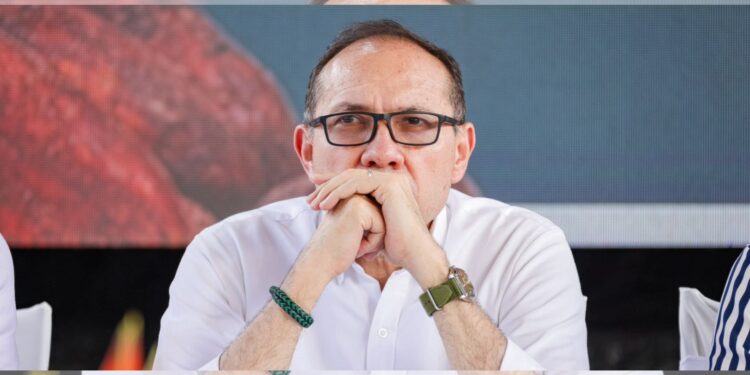 Ministro de Trabajo anuncia decreto para controlar precios tras aumento del salario mínimo