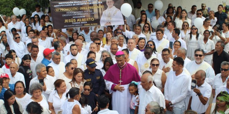 Urumita recibe con honores a Monseñor Jesús Alberto Torres Ariza tras su consagración episcopal