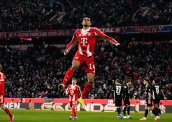 Luis Díaz regresa a la Champions League tras suspensión y será inicialista con el Bayern Múnich