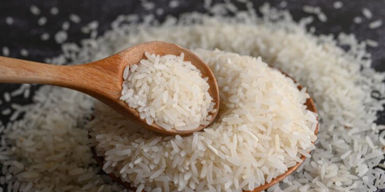 Colombia impone arancel del 30% al arroz importado de Ecuador en respuesta a medidas unilaterales