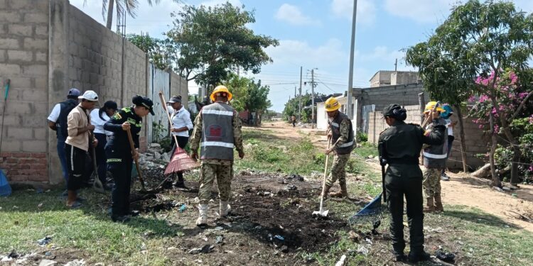 Fuerza pública e instituciones realizan jornada de limpieza y embellecimiento en Riohacha