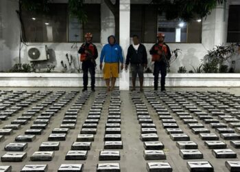 Incautan cerca de media tonelada de cocaína a 70 millas náuticas de Riohacha