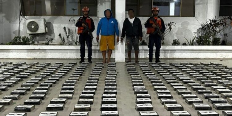 Incautan cerca de media tonelada de cocaína a 70 millas náuticas de Riohacha