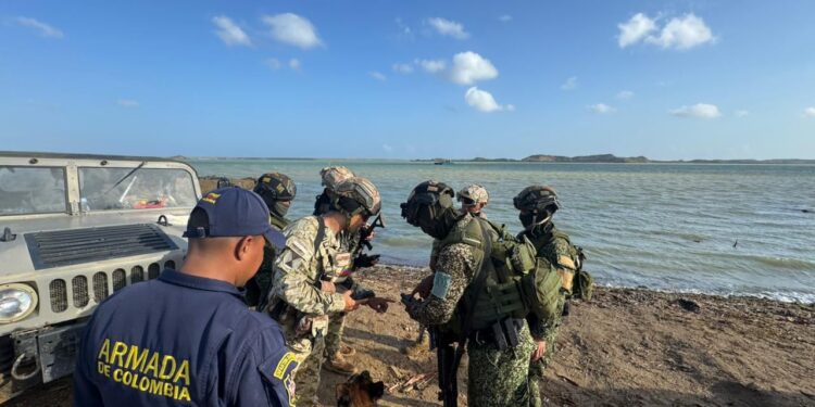Fuerzas Militares destruyen astillero ilegal y semisumergible valuado en más de $3.000 millones en La Guajira